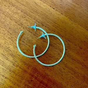 Kendra Scott Hammered Hoop Earring. Gold.